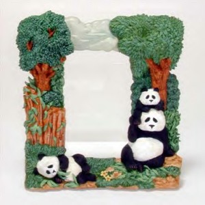 Lou Rankin, who is an artist and sculptor, captures the connection between man and animal through his trademark tender-eye expressions in his plush and figures. Dakin Plush Animals, Figurines, Waterfalls, Snowglobes and MORE are replicas of his creations!