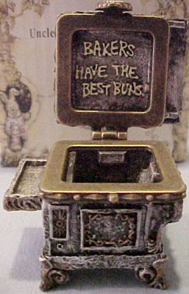 Boyds Uncle Beans Treasure Box Aunt Becky's Cast Iron Stove with Biscuit McNibble Mouse Boyds Uncle Beans Treasure Box Aunt Becky's Cast Iron Stove with Biscuit McNibble Mouse
