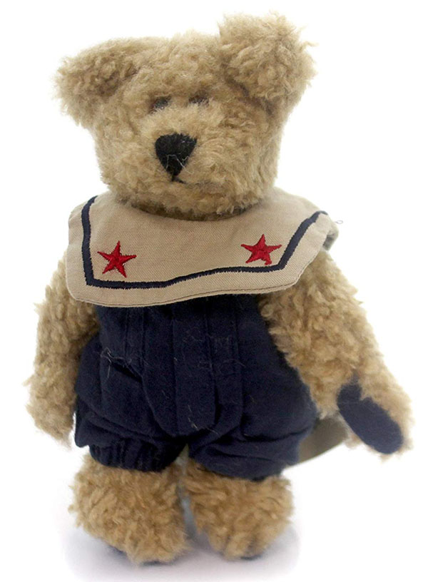 Boyds Henley Fitzhampton Teddy Bear Boyds Henley Fitzhampton Teddy Bear
- introduced Spring 1999 and has been retired
- Henley is dressed in his navy romper and tea-dyed Sailor Collar trimmed in the crimson Stars and navy Stripes we so proudly Hail!
- He has golden brown Chenille fur.