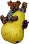 Boyds Fridgewear Magnet Bosc Bearberg - (introduced Spring 2000 and has been retired) This Fridgewear Magnet is a juicy treat...Boyds diminutive Bosc Bearberg holding on to the biggest pear ever seen in Boydsville. (It musta' come from one of Liddy Pearl's pear trees - you know how she swears by that Boyds Supa Grow!) 1 1/2 inches wide 2 1/2 inches high