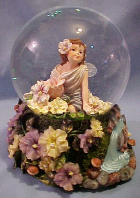 Click here to see our selection of Boyds Faeriepetal Water Musical Water Globe Figurines