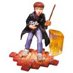 Harry Potter's Ron Weasley Story Scoop Figurine