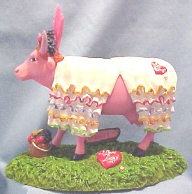 These adorable Cows are dressed up as Lucy in several episodes from the I Love Lucy Television Series. These Cow-lectibles are cold cast resin cow figurines dressed up like Lucille Ball did in several of the episdoes such as the Chocolate Factory and Carmen Miranda.