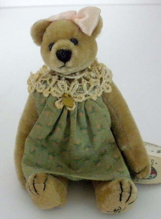 Ganz Cottage Collectibles Miniatures Kelly Teddy Bear in Green Dress Ganz Cottage Collectibles Miniatures Kelly Teddy Bear in Green Dress
- fully jointed plush Teddy Bear