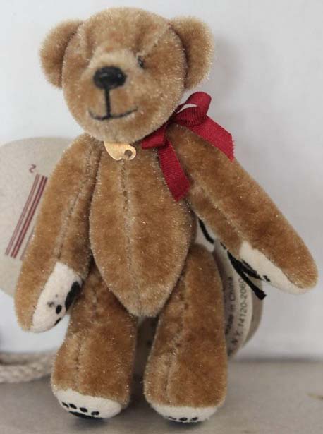Ganz Cottage Collectibles Miniatures Franklin Teddy Bear with Burgundy Tie Ganz Cottage Collectibles Miniatures Franklin Teddy Bear with Burgundy Tie
- designed by Lynda Kunz
- fully jointed plush Teddy Bear
