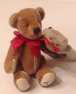 Ganz Cottage Collectibles Miniatures Arnold Teddy Bear with Puppet Ganz Cottage Collectibles Miniatures Arnold Teddy Bear with Puppet
- fully jointed plush Teddy Bear