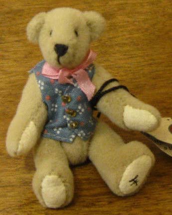Ganz Cottage Collectibles Miniatures Charles Teddy Bear in Blue Vest Ganz Cottage Collectibles Miniatures Charles Teddy Bear in Blue Vest
- introduced in 1997 and has been retired
- designed by Lynda Kunz
- fully jointed plush Teddy Bear