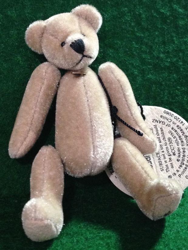 Ganz Cottage Collectibles Miniatures Flopsie the Beige Teddy Bear Ganz Cottage Collectibles Miniatures Flopsie the Beige Teddy Bear
- designed by Mary Holstad
- fully jointed plush Teddy Bear